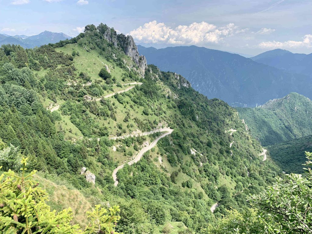 A picture of a green hilly landscape.