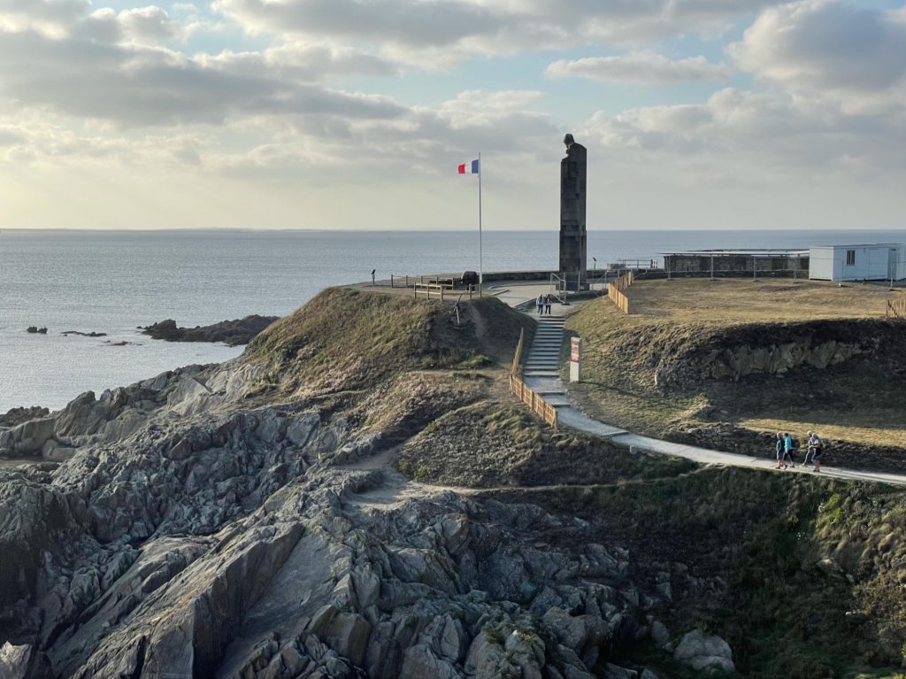 A picture of a cliff in France.