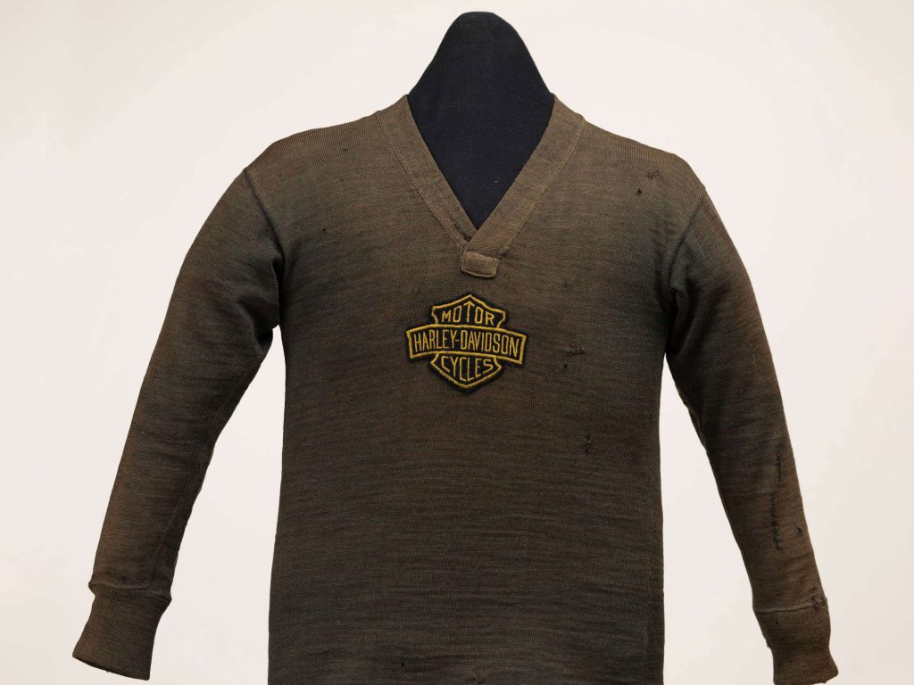 V-neck jersey
